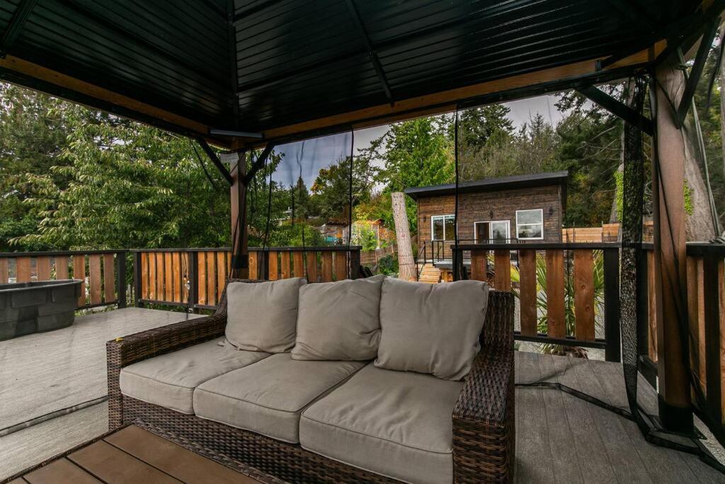 1-Bedroom Knotty Pine Cabin W Sauna & Jacuzzi Sooke Exteriér fotografie