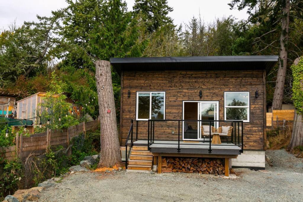 1-Bedroom Knotty Pine Cabin W Sauna & Jacuzzi Sooke Exteriér fotografie
