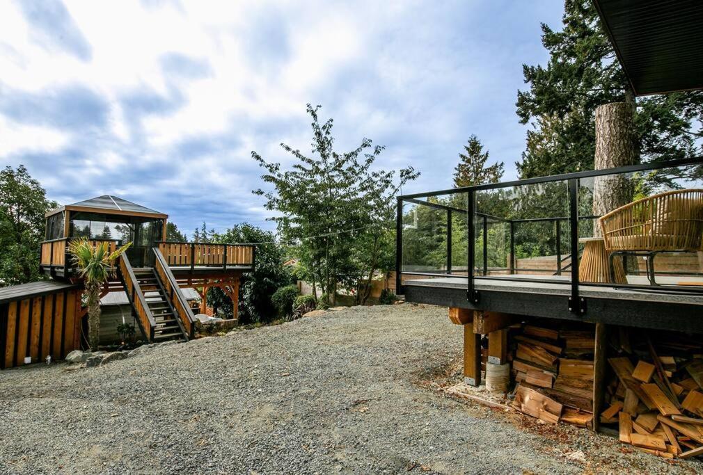 1-Bedroom Knotty Pine Cabin W Sauna & Jacuzzi Sooke Exteriér fotografie
