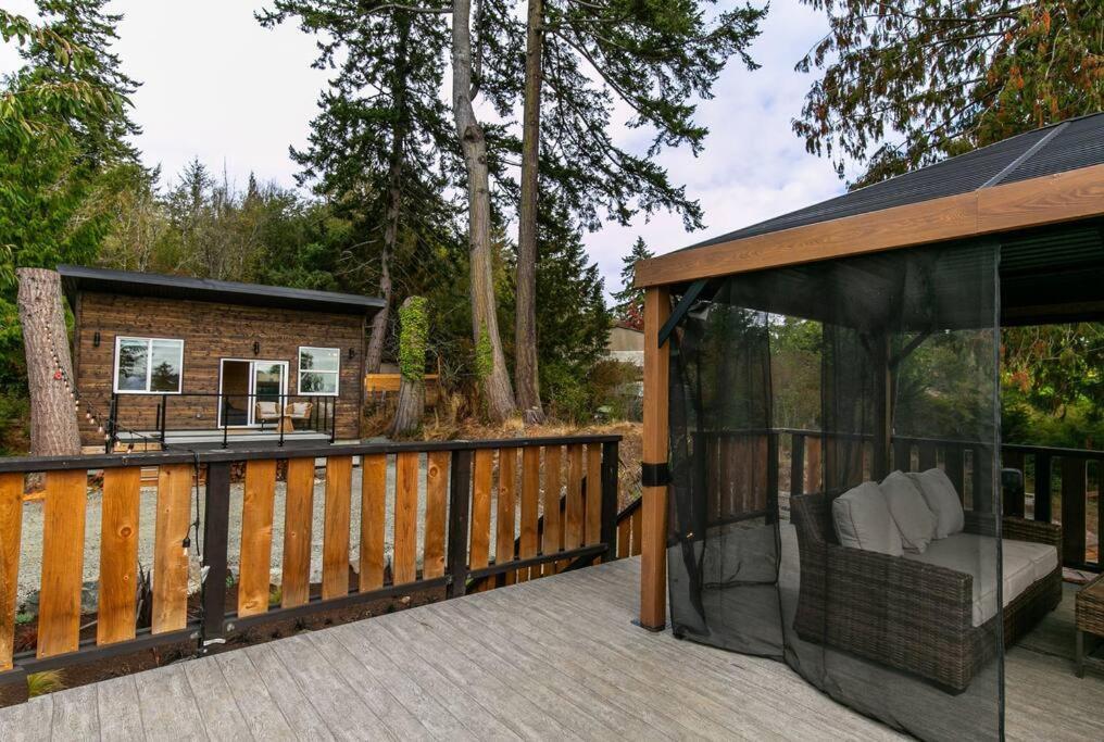 1-Bedroom Knotty Pine Cabin W Sauna & Jacuzzi Sooke Exteriér fotografie