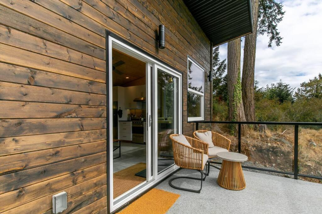 1-Bedroom Knotty Pine Cabin W Sauna & Jacuzzi Sooke Exteriér fotografie