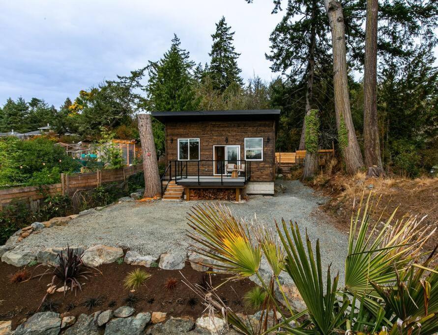 1-Bedroom Knotty Pine Cabin W Sauna & Jacuzzi Sooke Exteriér fotografie